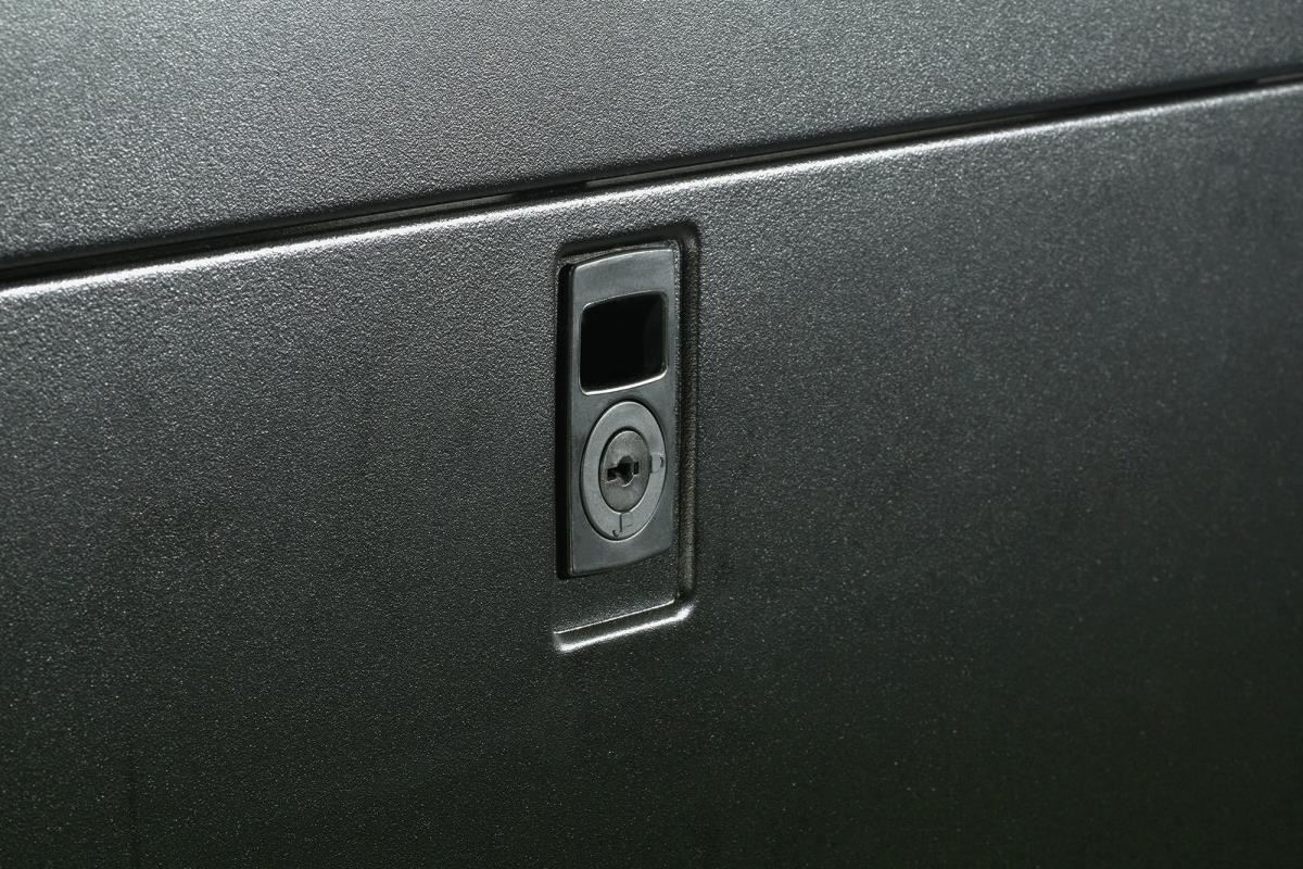 Netshelter Sx 42u 600mm Wide X 1070mm Deep Enclosure With Sides Black