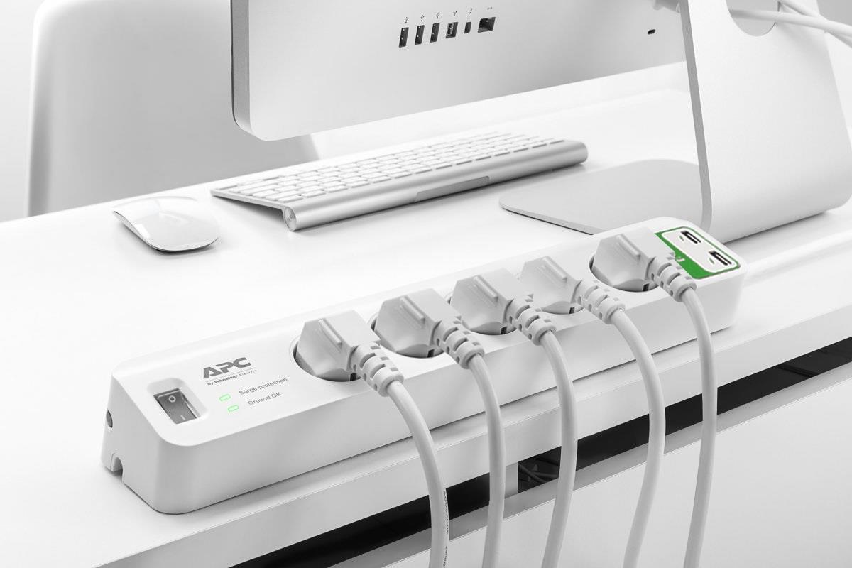 Essential SurgeArrest 5 Outlets With 5V 2.4A 2-port USB Charger 230v Germany