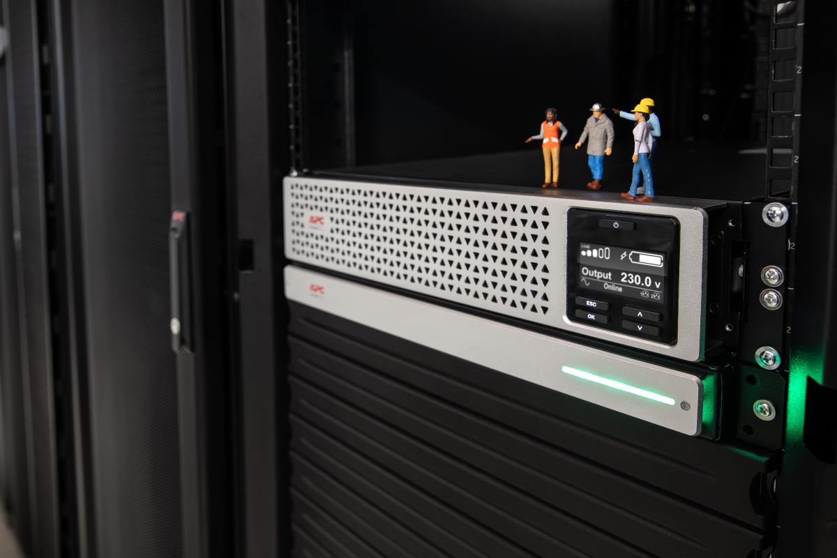 Smart-UPS SRT Li-Ion 1000VA RM 230V Network Card