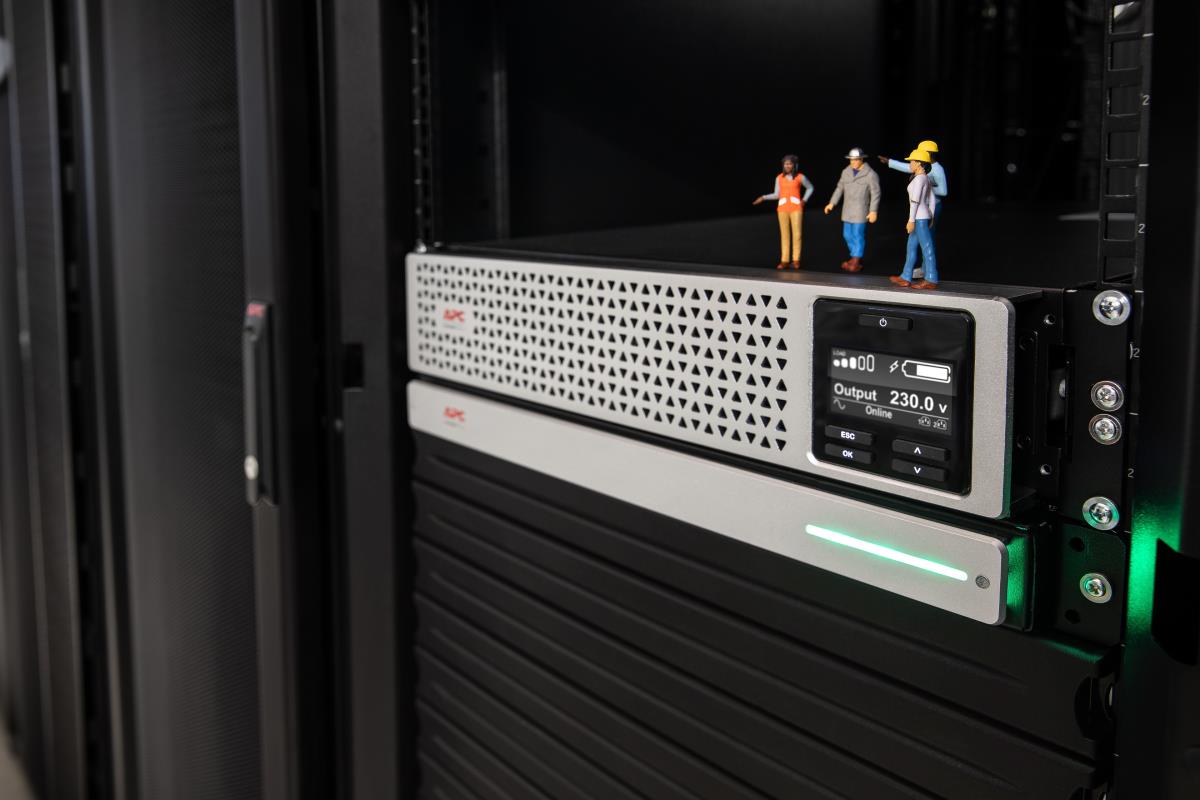 Smart-UPS SRT Li-ion 2200VA RM 230V