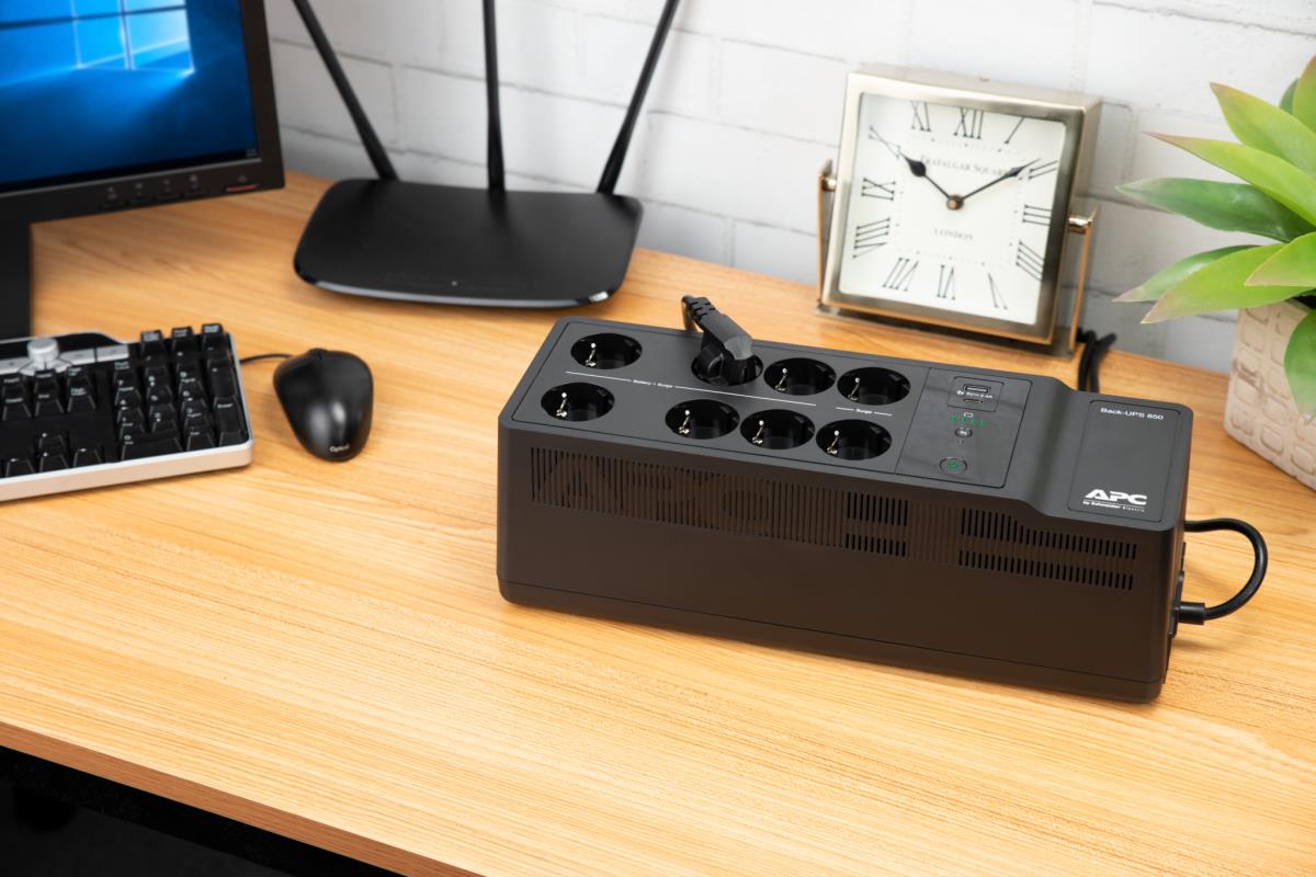 Back-UPS 850VA 520Watts 230V, USB Type-C and A Charging Ports - Schuko CEE 7/7P