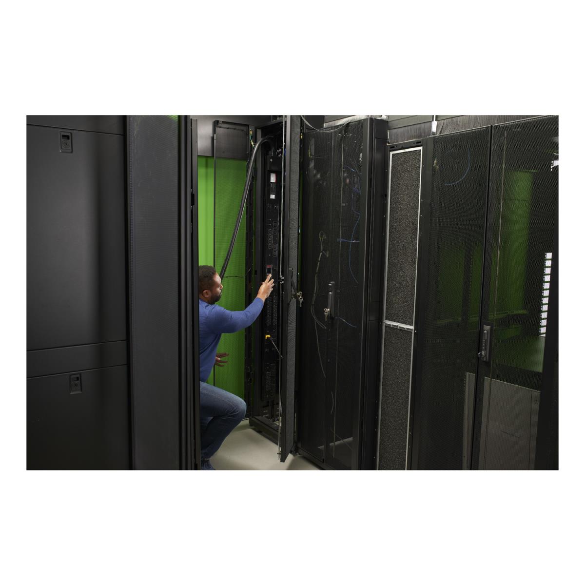 Rack PDU 9000 Switched, ZeroU, 30A, 200/208V, (21) C13/C15 & (3) C19/C21
