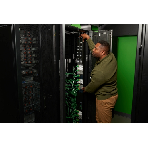 Netshelter Rack Pdu Advanced Switched Metered Outlet 17.3kw 3ph 415v 30a 530p6 48 Outlet