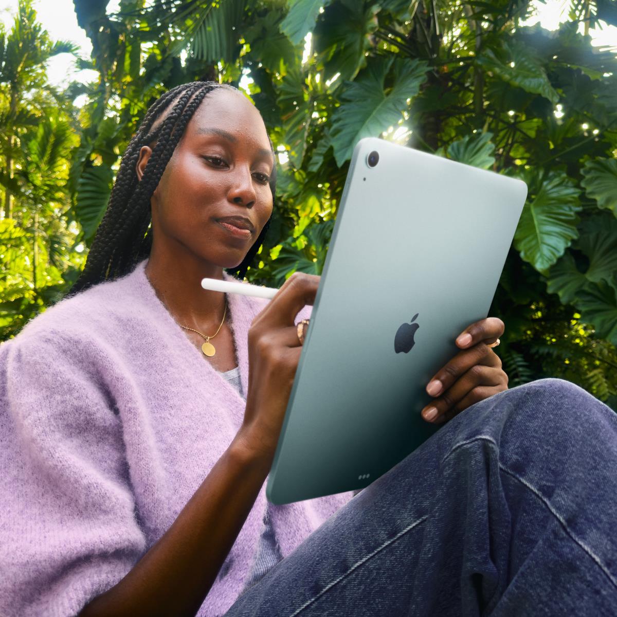 iPad Air (2025) - M3 - 13in - 7th Gen - Wi-Fi + Cellular - 128GB - Starlight