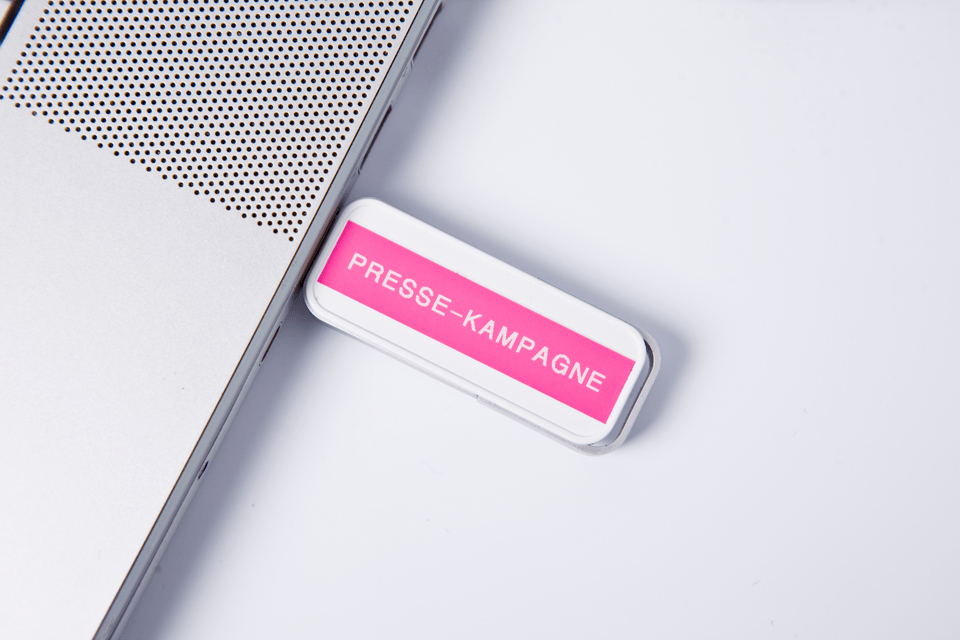 Tape 12mm Matt White On Berry Pink (tze-mqp35)