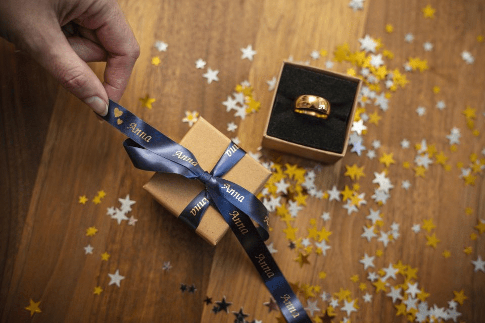 Tape Tze-rn34 12mm Ribbon Gold On Navy Blue
