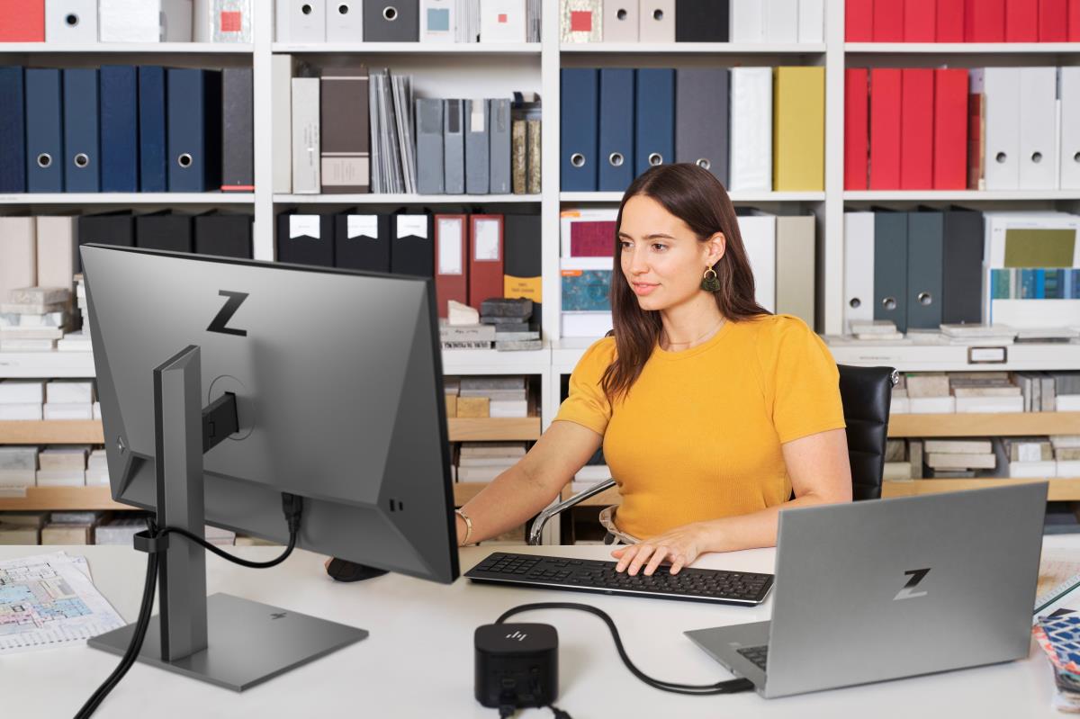 Desktop USB-C Monitor - DreamColor Z25xs G3 - 25in - 2560x1440 (QHD)
