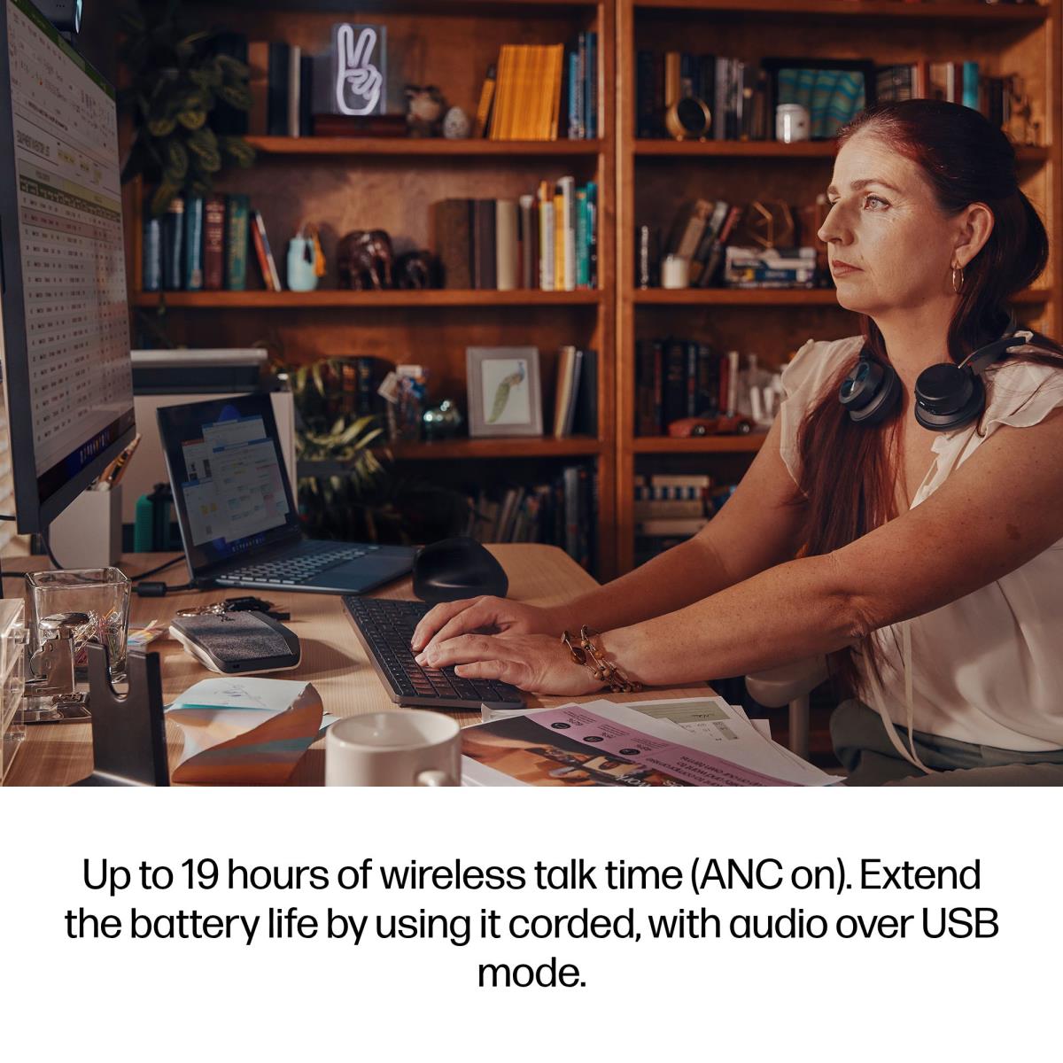 Headset Voyager Focus 2 Microsoft - Stereo - Bluetooth/USB-C - USB-C/A Adapter + Charging Stand
