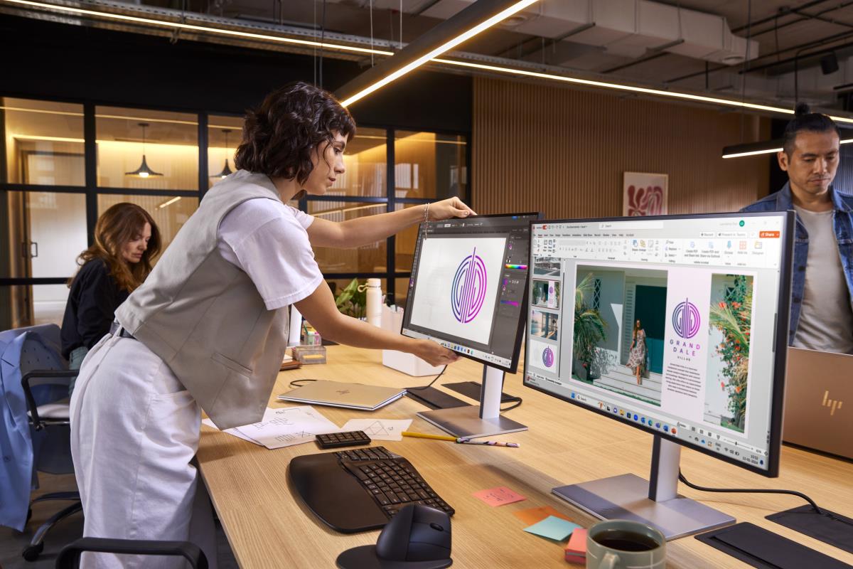 Desktop Monitor w/Thunderbolt 4 - Series 7 Pro 727pu - 27in - 2560x1440 (QHD)