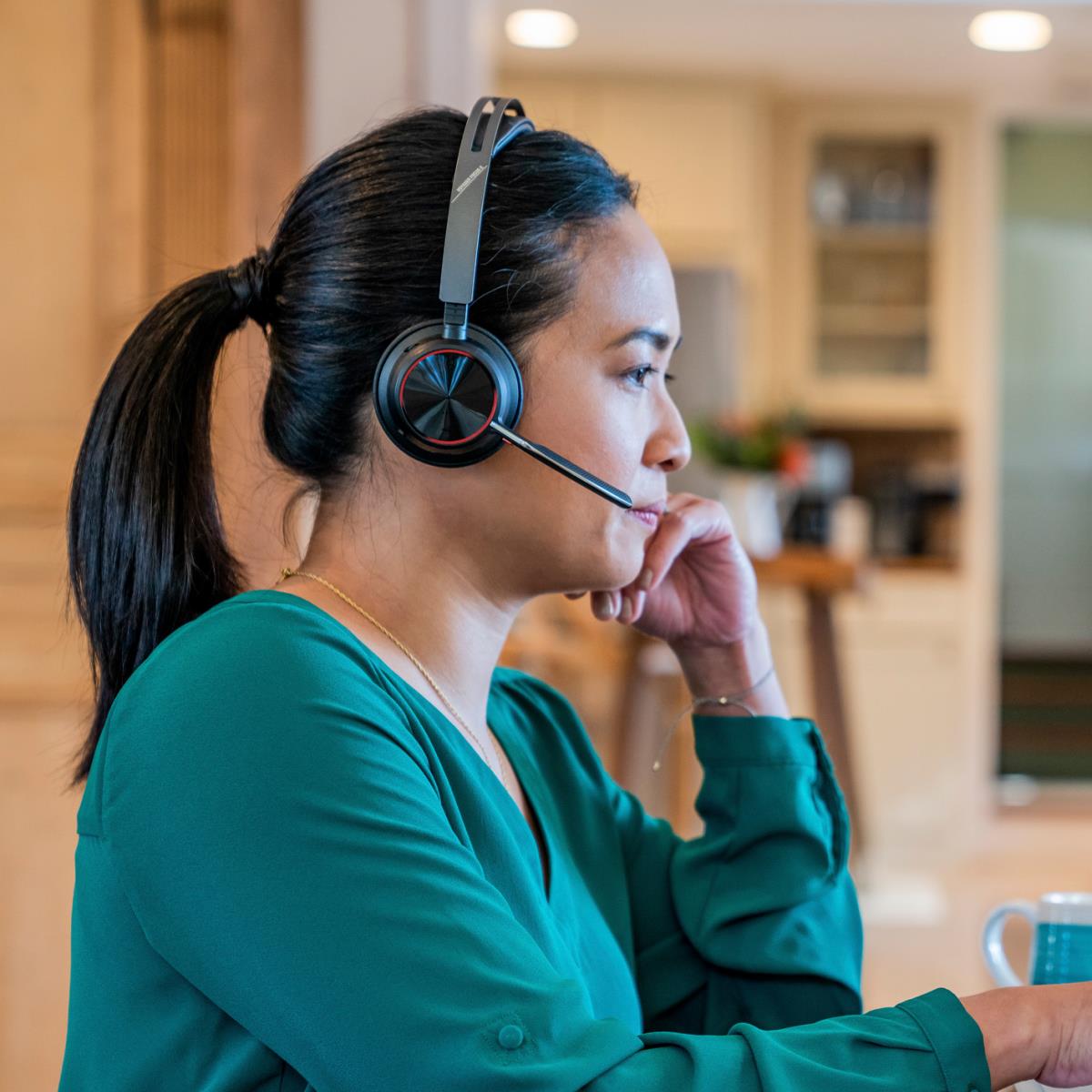 Headset Voyager Focus 2 Microsoft - Stereo - Bluetooth/USB-C - USB-C/A Adapter