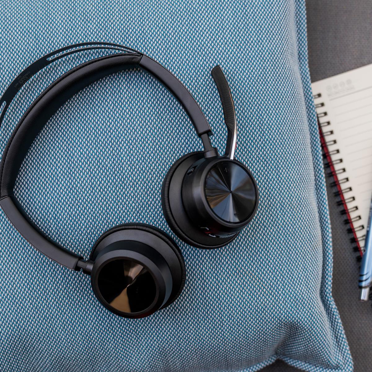 Headset Voyager Focus 2 Microsoft - Stereo - Bluetooth/USB-C - USB-C/A Adapter