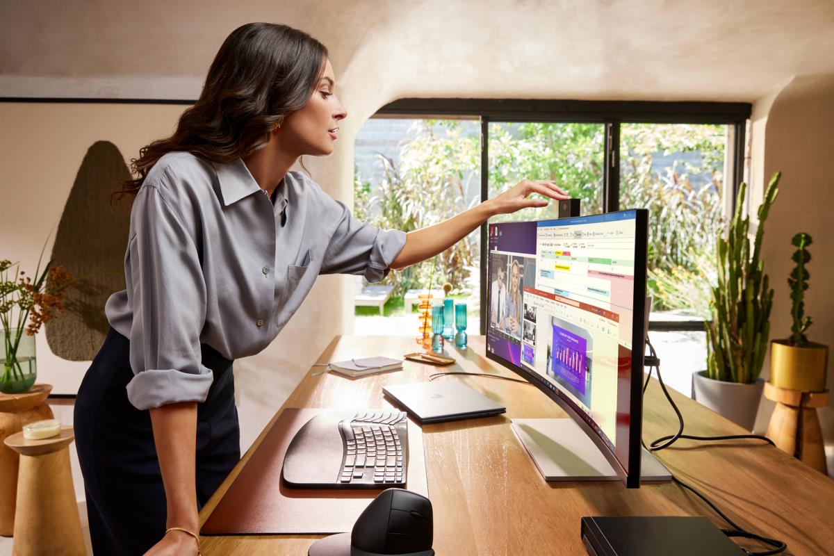Curved Conferencing Monitor - Series 7 Pro 734pm - 34in - 3440x1440 (WQHD) - IPS
