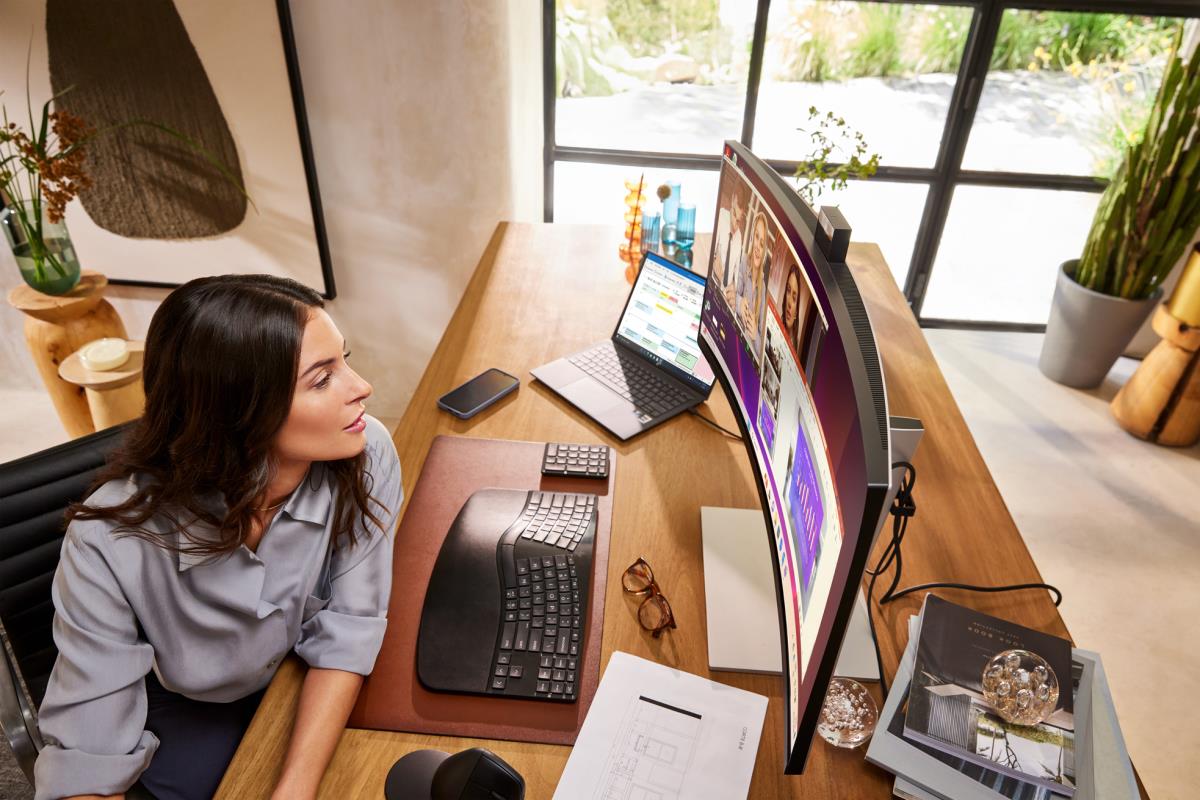 Curved Conferencing Monitor - Series 7 Pro 734pm - 34in - 3440x1440 (WQHD) - IPS