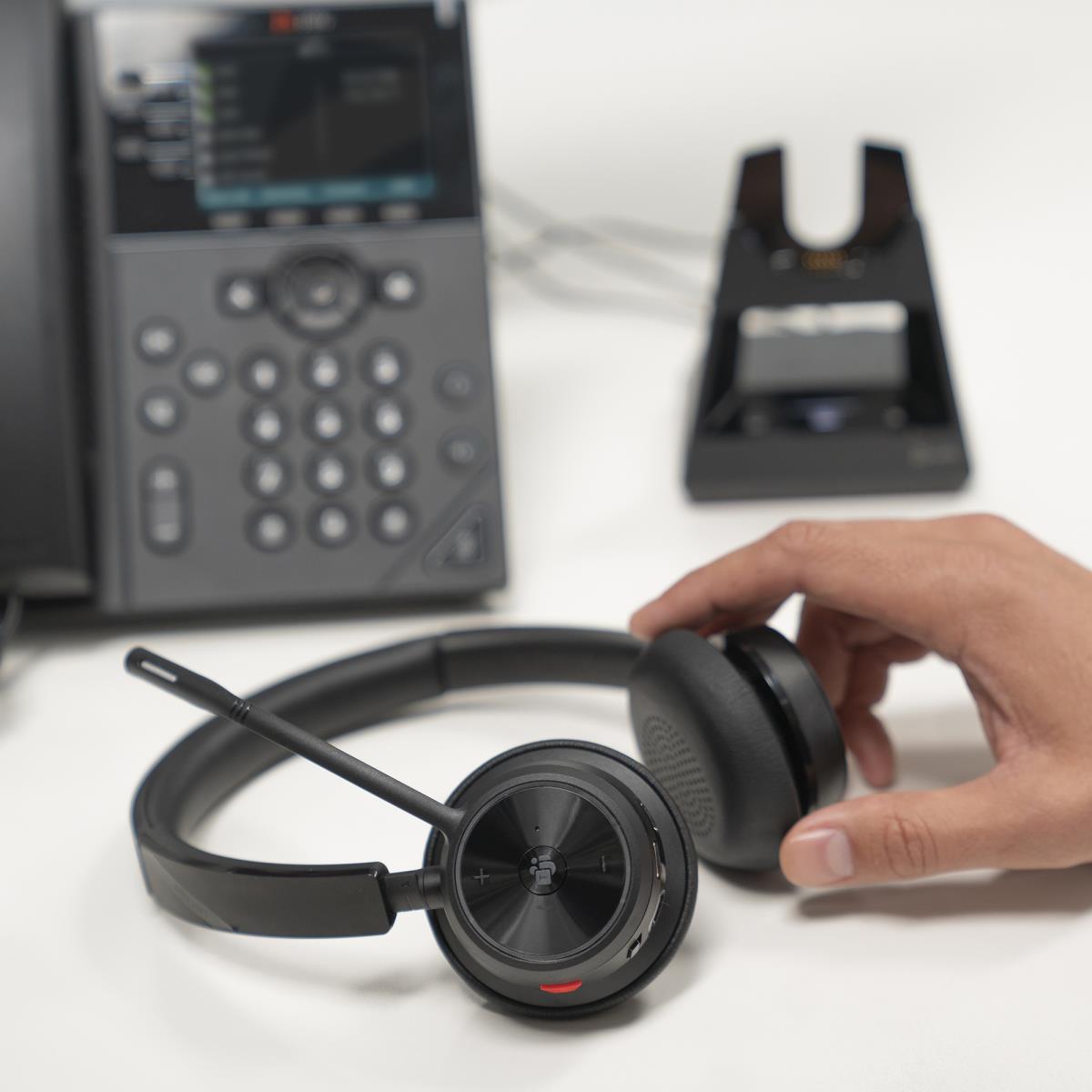 Poly Voyager 4320-M + USB-A to USB-C Cable + BT700 dongle