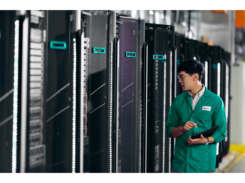 ProLiant DL325 Gen11 8SFF x2 NVMe to Tri-Mode OCP Cable Kit