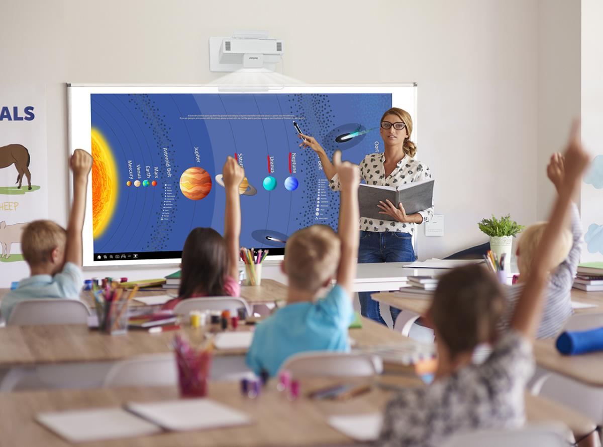 Eb-1485fi - Projector - 3LCD - 5000 Lm - 1920x1080 - USB / Ethernet / Wi-Fi / Hdmi