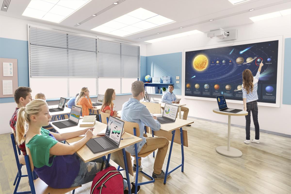 Eb-770f - Digital Signage Projector - 3LCD - 4100 Lm - USB / Wi-Fi / Hdmi