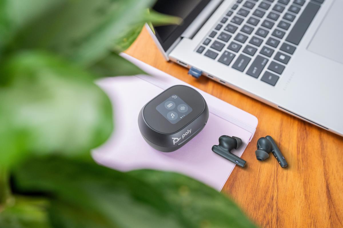 Voyager Free 60+ Uc Bluetooth Wireless Earbuds - Touchscreen Charge Case - Teams - USB-a - Black