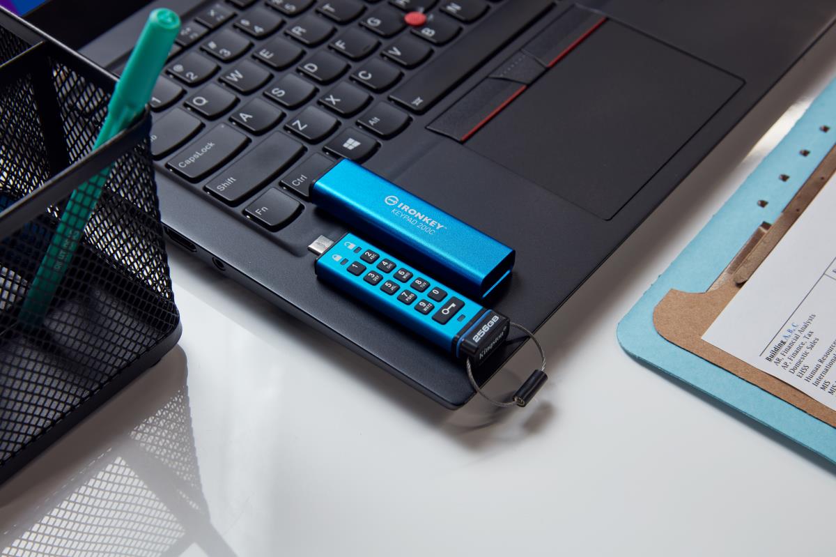 Ironkey Keypad 200c - 256GB USB Stick - USB 3.2 / USB-c - FIPS 140-3 Level 3 (pending) - Aes 256-bit Encrypted
