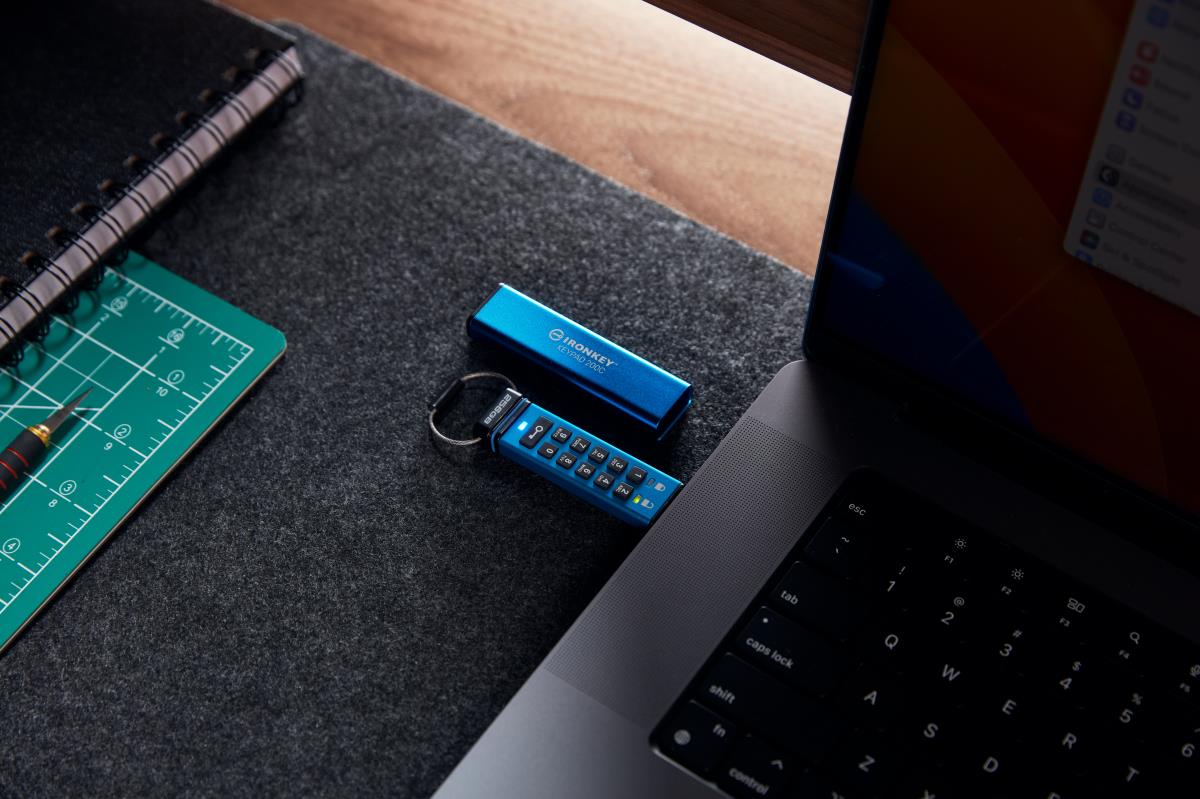 Ironkey Keypad 200c - 256GB USB Stick - USB 3.2 / USB-c - FIPS 140-3 Level 3 (pending) - Aes 256-bit Encrypted