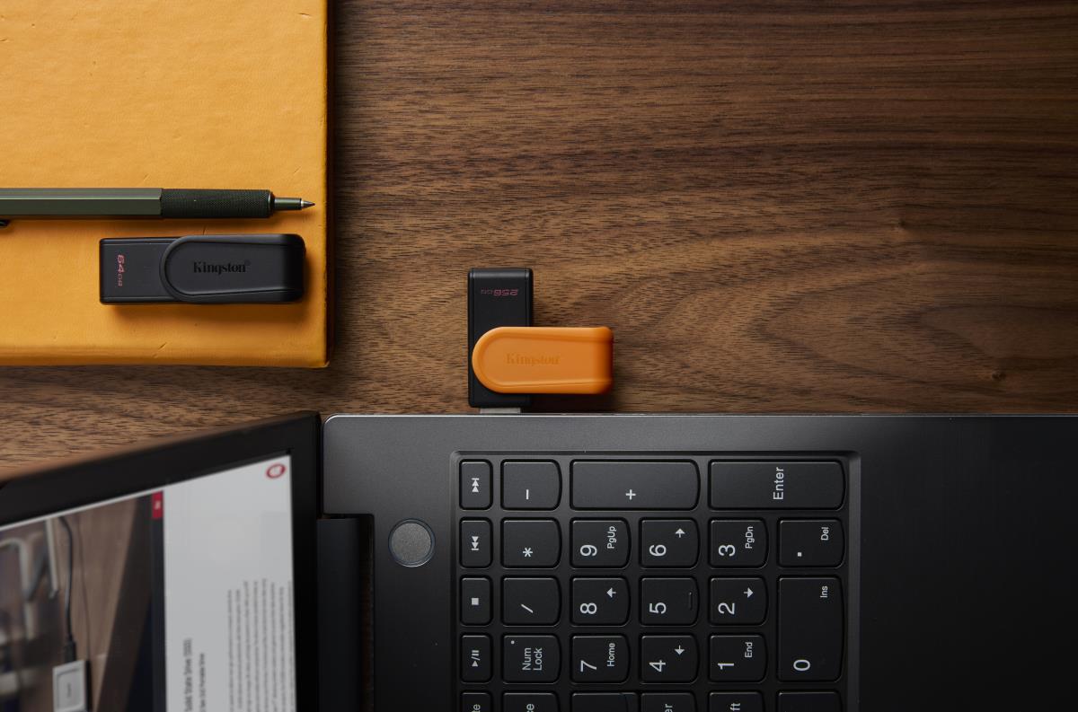 Datatraveler Exodia S - 256GB USB Stick - USB 3.2 - Black / Orange