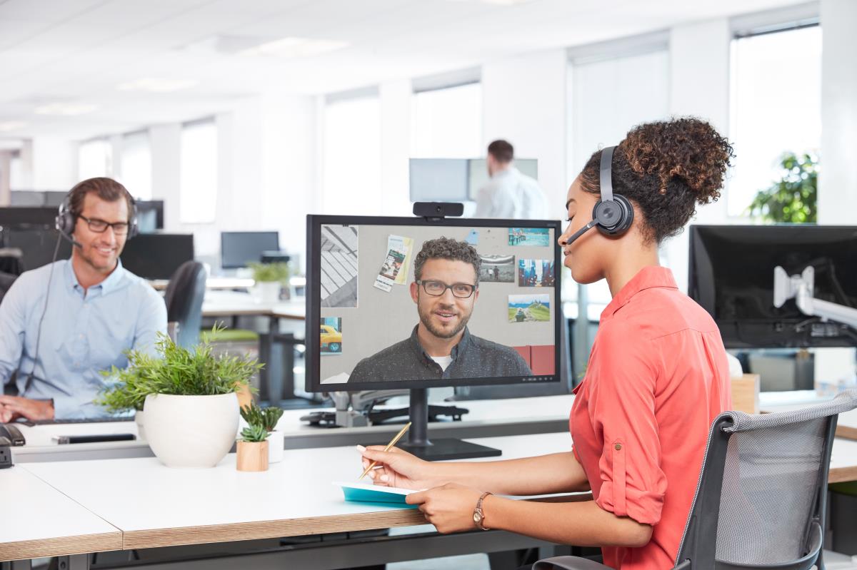 Bundle Zone Wireless Bluetooth Headset + C925e Webcam