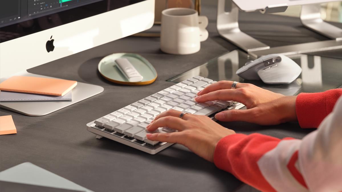 MX Mechanical Mini for Mac Minimalist Wireless Illuminated Performance Keyboard Pale Gray - Azerty French