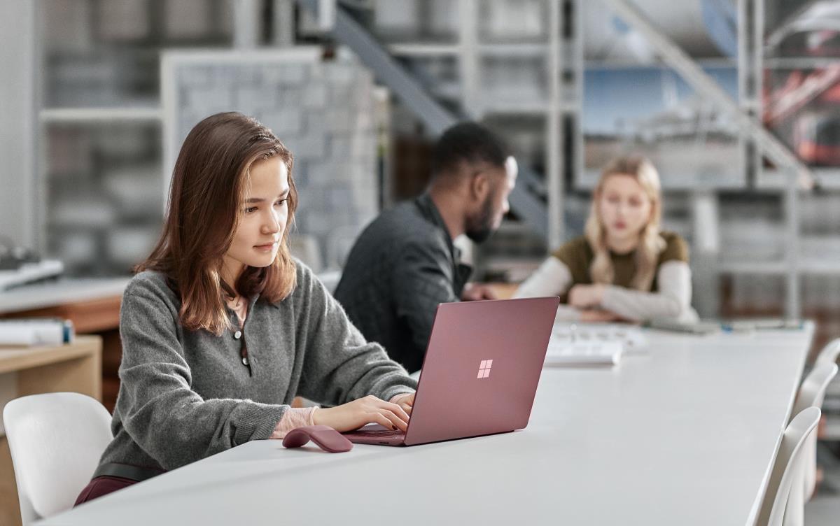 Surface Laptop 2 - 13.5in Touchscreen - i7 8650u - 16GB Ram - 512GB SSD - Win10 Pro - Burgundy - Azerty Belgian - Uhd Graphics 620