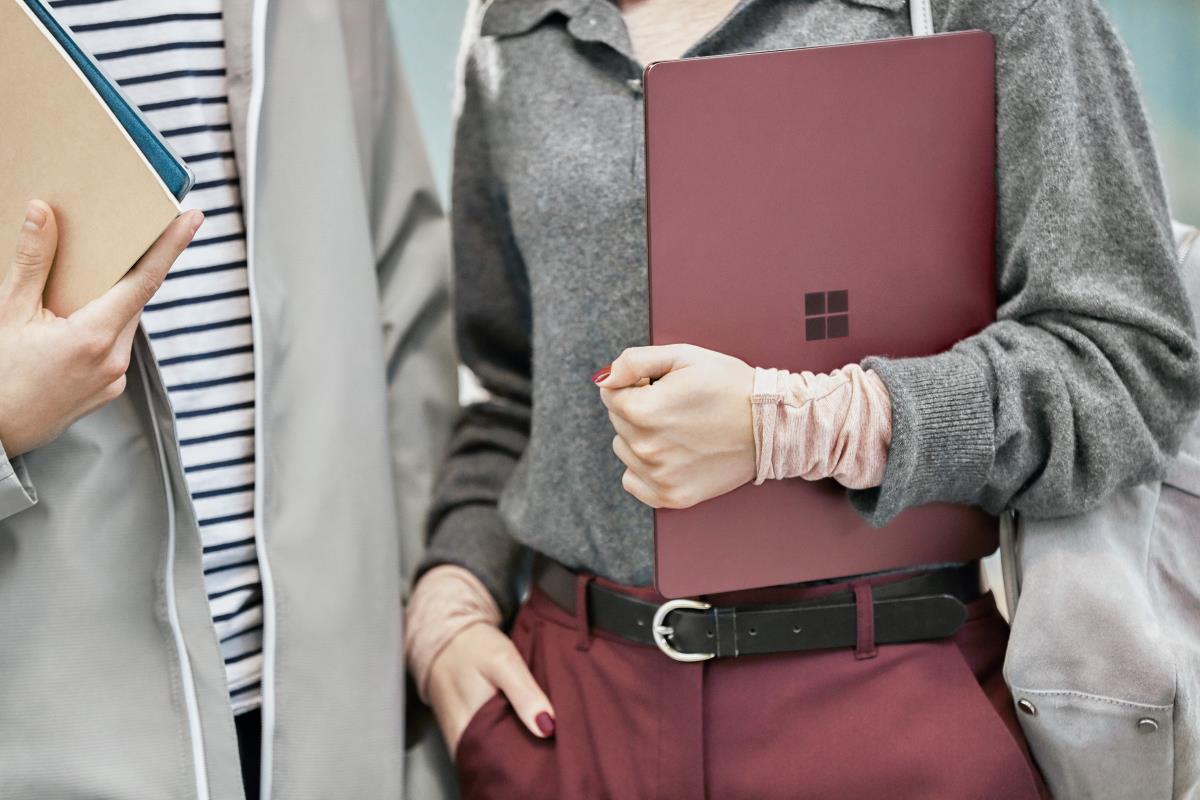 Surface Laptop 2 - 13.5in Touchscreen - i7 8650u - 16GB Ram - 512GB SSD - Win10 Pro - Burgundy - Azerty Belgian - Uhd Graphics 620
