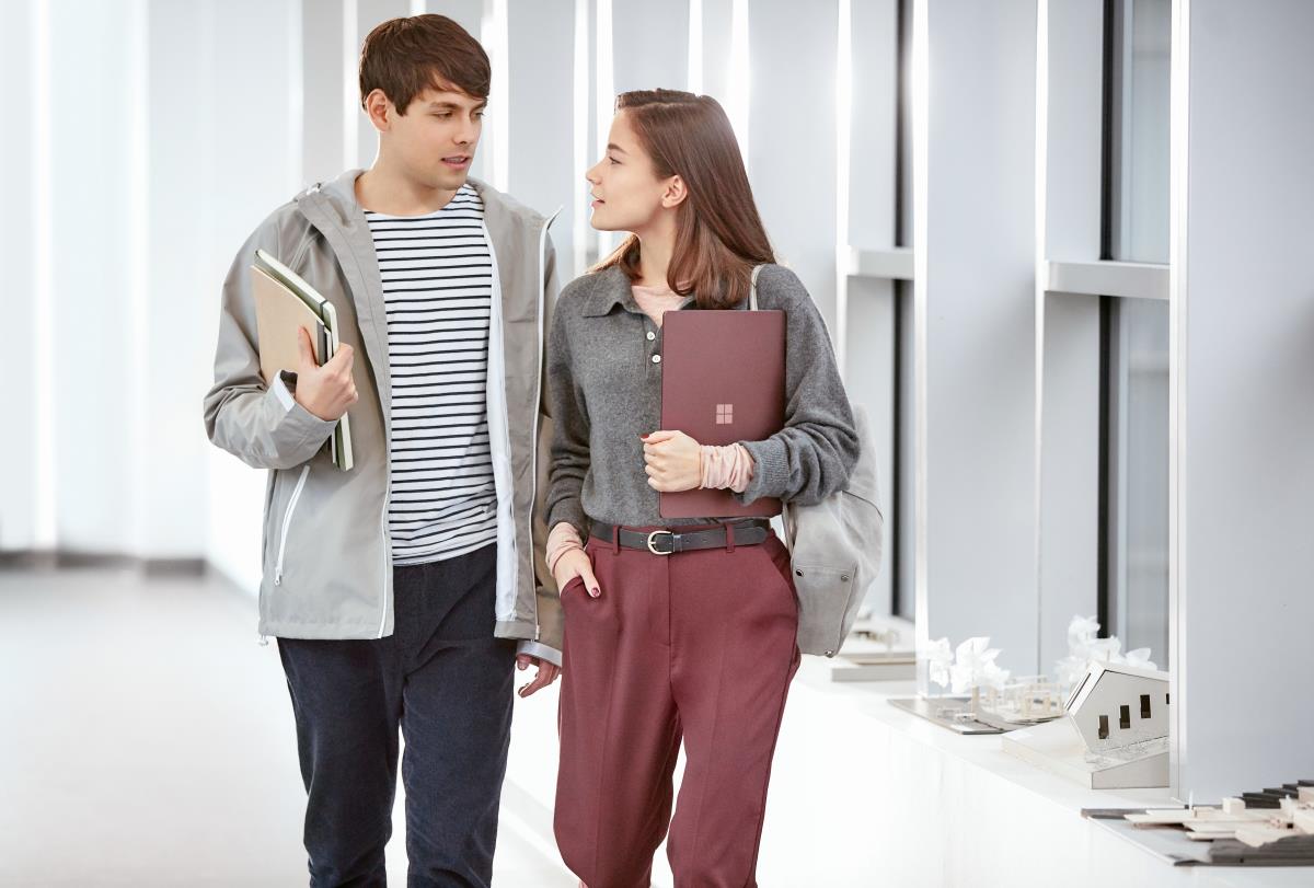 Surface Laptop 2 - 13.5in Touchscreen - i7 8650u - 16GB Ram - 512GB SSD - Win10 Pro - Burgundy - Azerty Belgian - Uhd Graphics 620