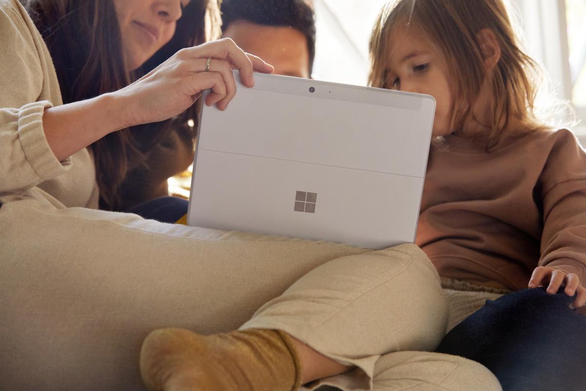 Surface Go 2 Lte - 10.5in - Core M3 8100y - 8GB Ram - 128GB SSD - Win10 Pro - Silver - Hd Graphics 615