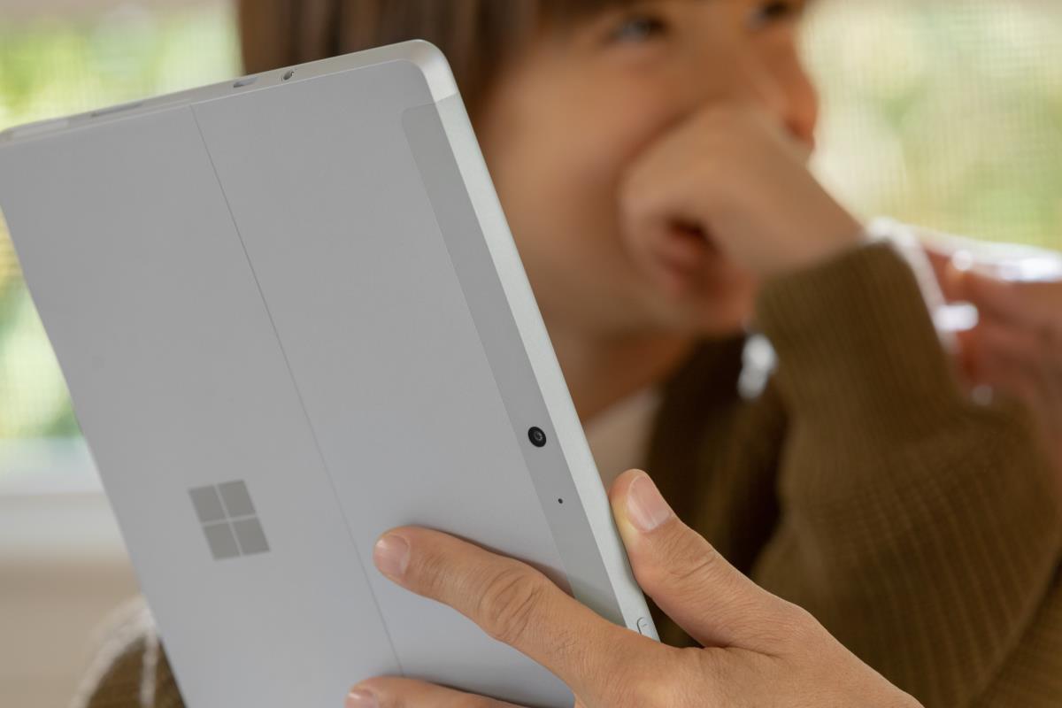 Surface Go 2 Lte - 10.5in - Core M3 8100y - 8GB Ram - 128GB SSD - Win10 Pro - Silver - Hd Graphics 615