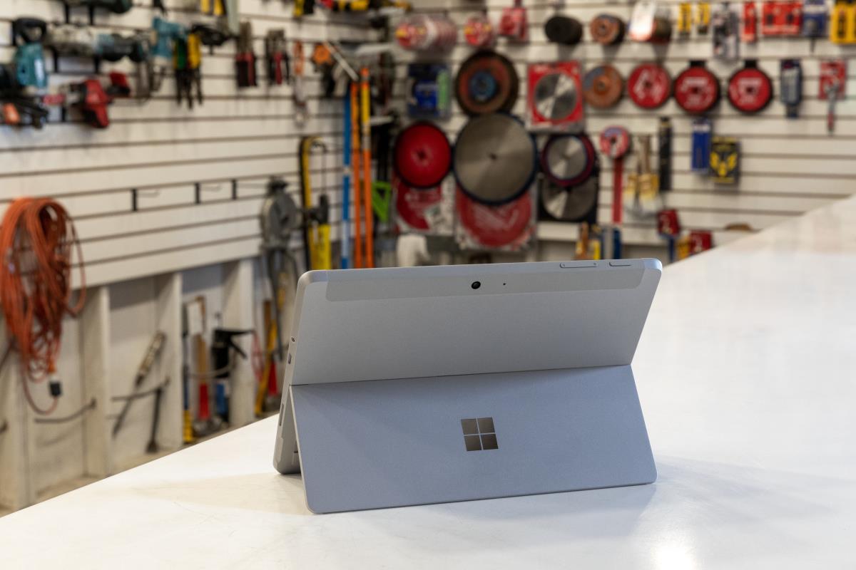 Surface Go 2 Lte - 10.5in - Core M3 8100y - 8GB Ram - 128GB SSD - Win10 Pro - Silver - Hd Graphics 615