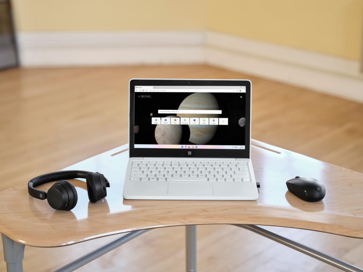 Surface Modern Wireless Headset - Black