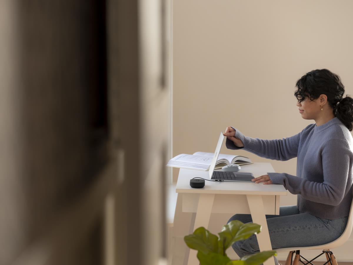 Surface Modern USB-c Speaker - Black