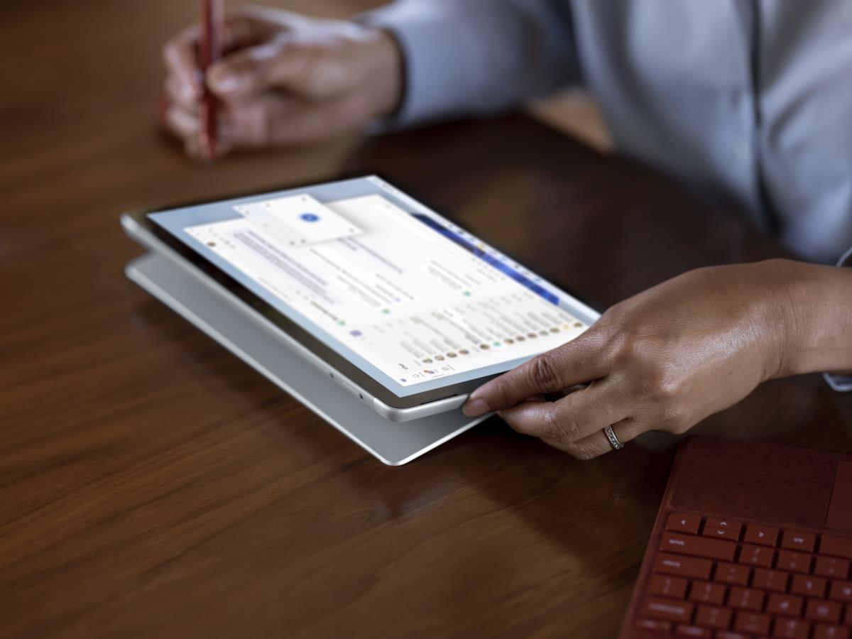 Surface Go 3 Lte - 10.5in - Core i3-10100y - 8GB Ram - 128GB SSD - Win11 Pro - Black - Uhd Graphics 615