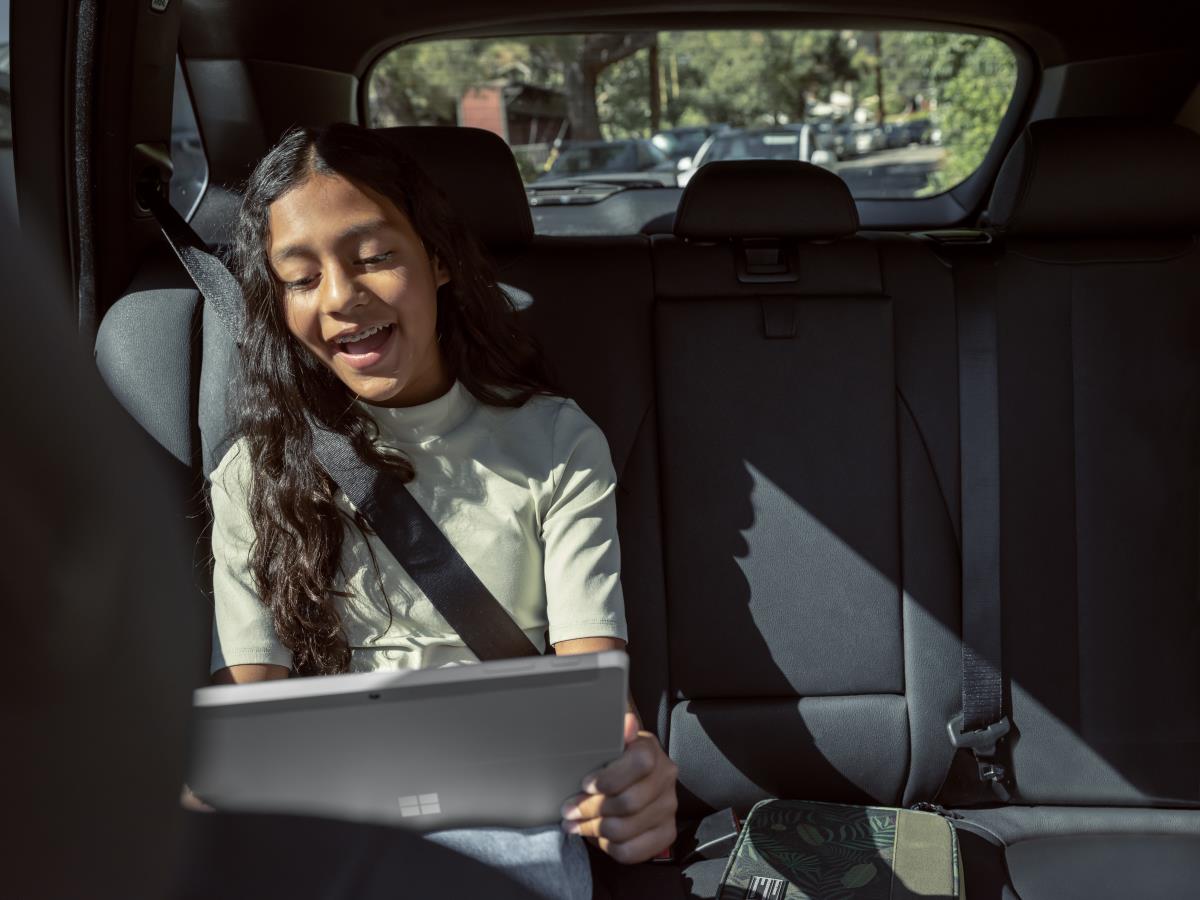 Surface Go 3 Lte - 10.5in Touchscreen - Core i3-10100y - 8GB Ram - 128GB SSD - Win10 Pro - Platinum - Uhd Graphics 615