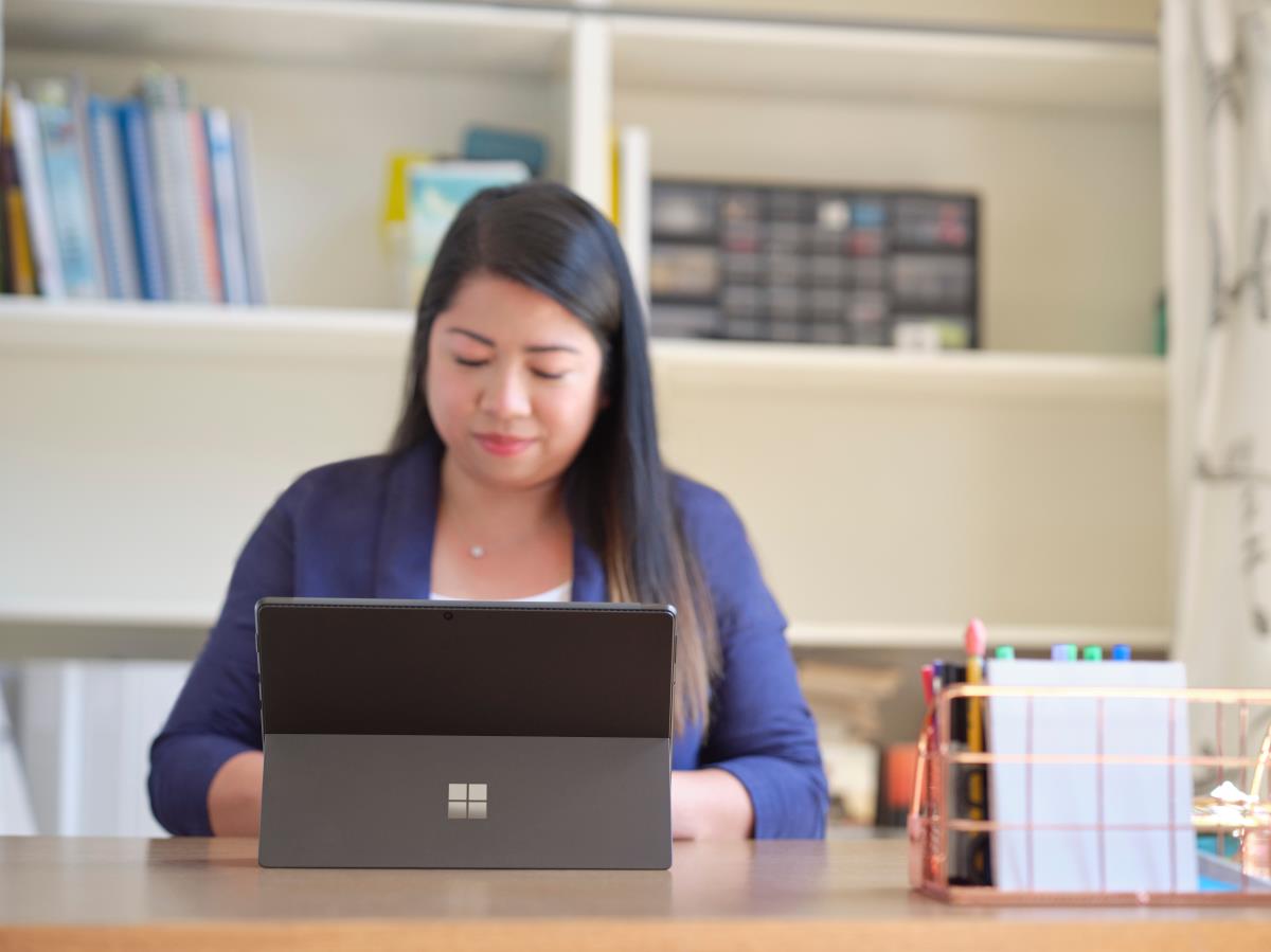 Surface Pro 8 - 13in - i7 1185g7 - 16GB Ram - 256GB SSD - Win11 Pro - Graphite - Iris Xe Graphics