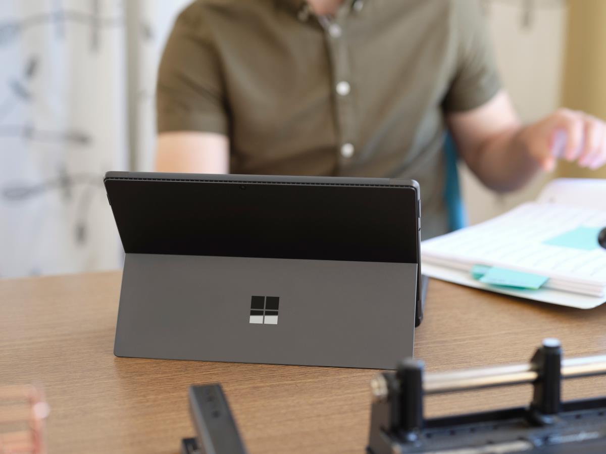 Surface Pro 8 - 13in - i5 1145g7 - 8GB Ram - 256GB SSD - Win10 Pro - Graphite - Iris Xe Graphics - At/be/fr/de/