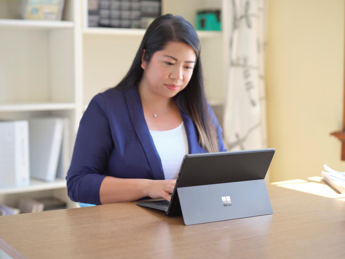 Surface Pro 8 - 13in Touchscreen - i5 1145g7 - 8GB Ram - 512GB SSD - Win10 Pro - Graphite - Iris Xe Graphics - At/be/fr