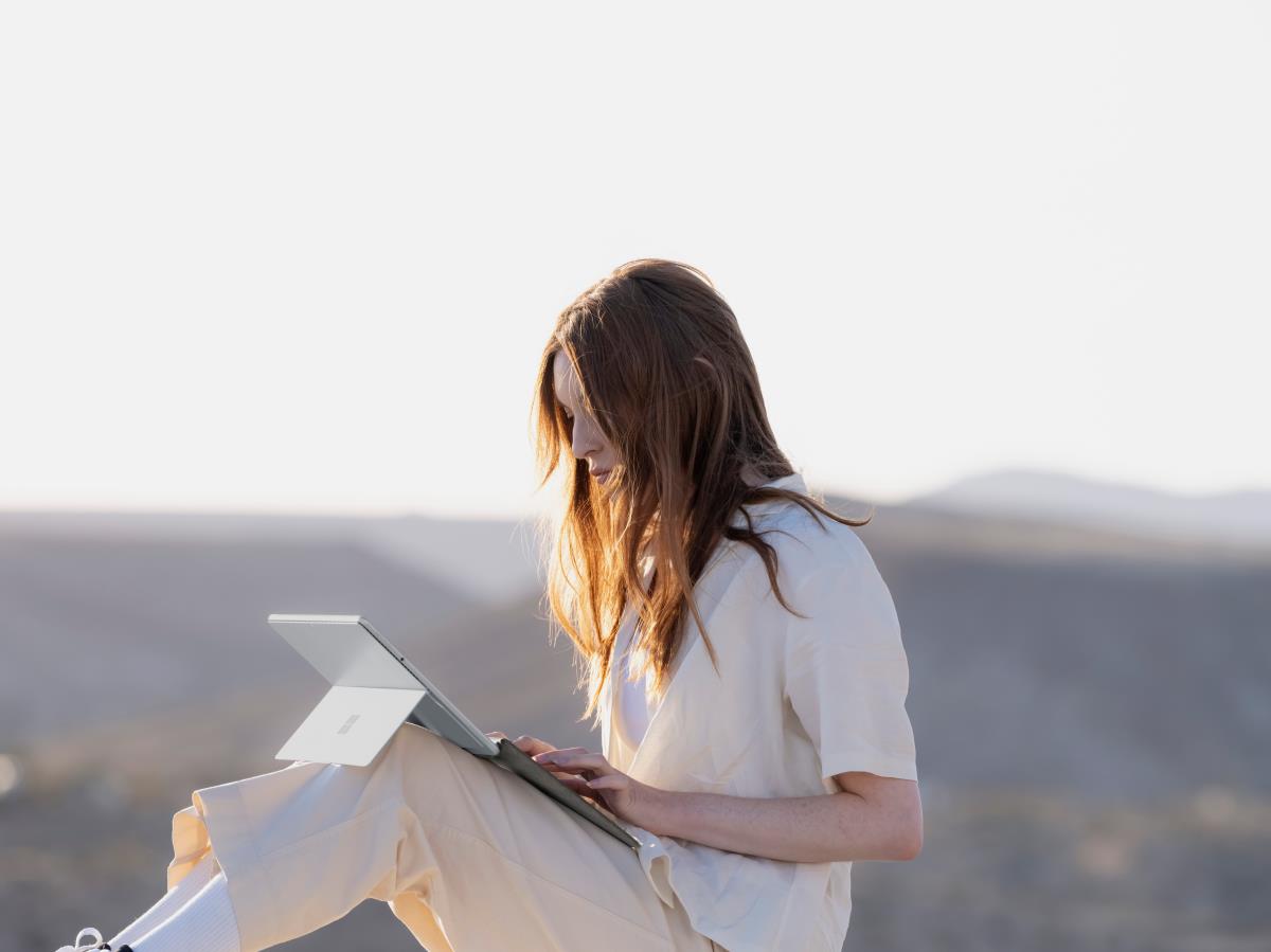 Surface Pro 8 - 13in Touchscreen - i7 1185g7 - 16GB Ram - 1TB SSD - Win11 Pro - Platinum - Iris Xe Graphics - At/be/fr