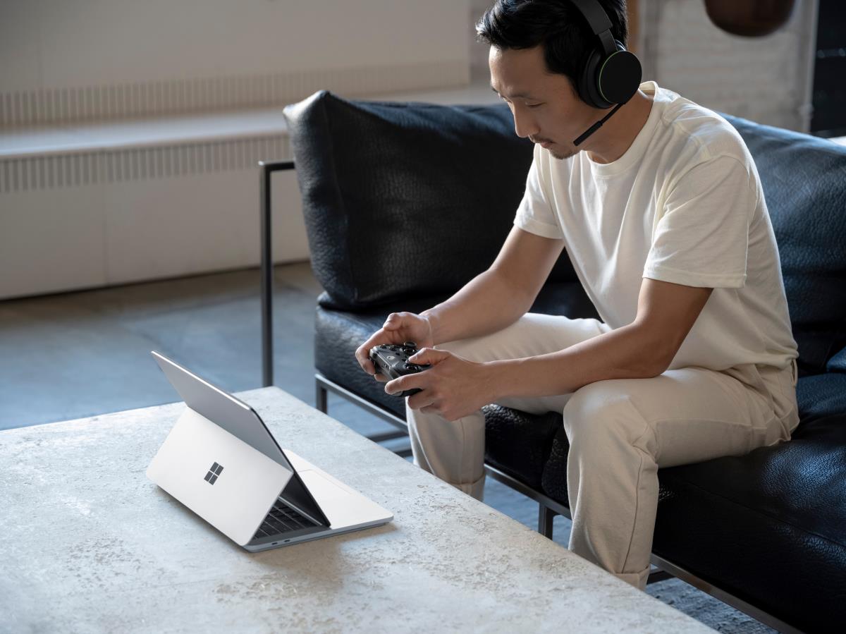 Surface Laptop Studio - 14.4in - i7 11370h - 32GB Ram - 1TB SSD - Win11 Pro - Platinum - Qwerty Int'l