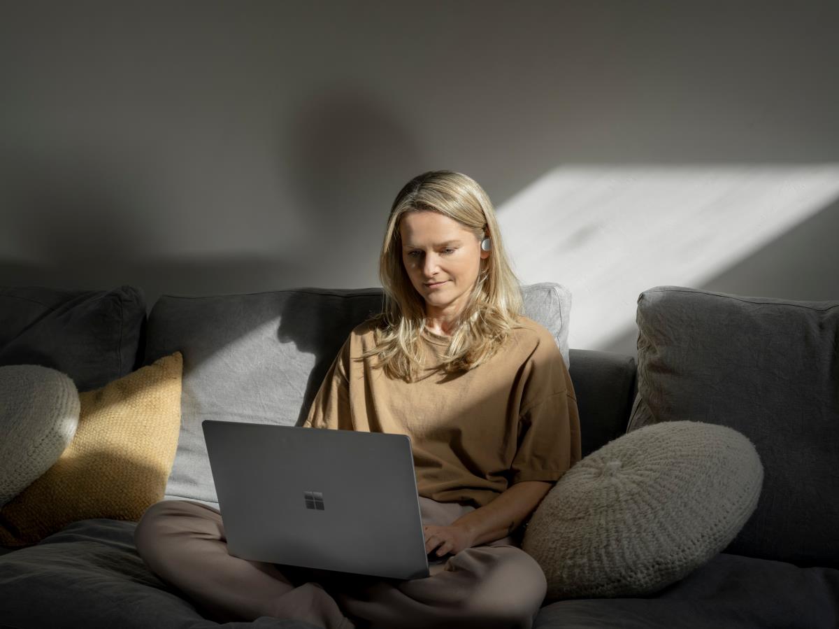 Surface Laptop 4 - 15in - i7 1185g7 - 8GB Ram - 512GB SSD - Win11 Pro - Platinum - Qwertzu Swiss-lux - Iris Xe Graphics