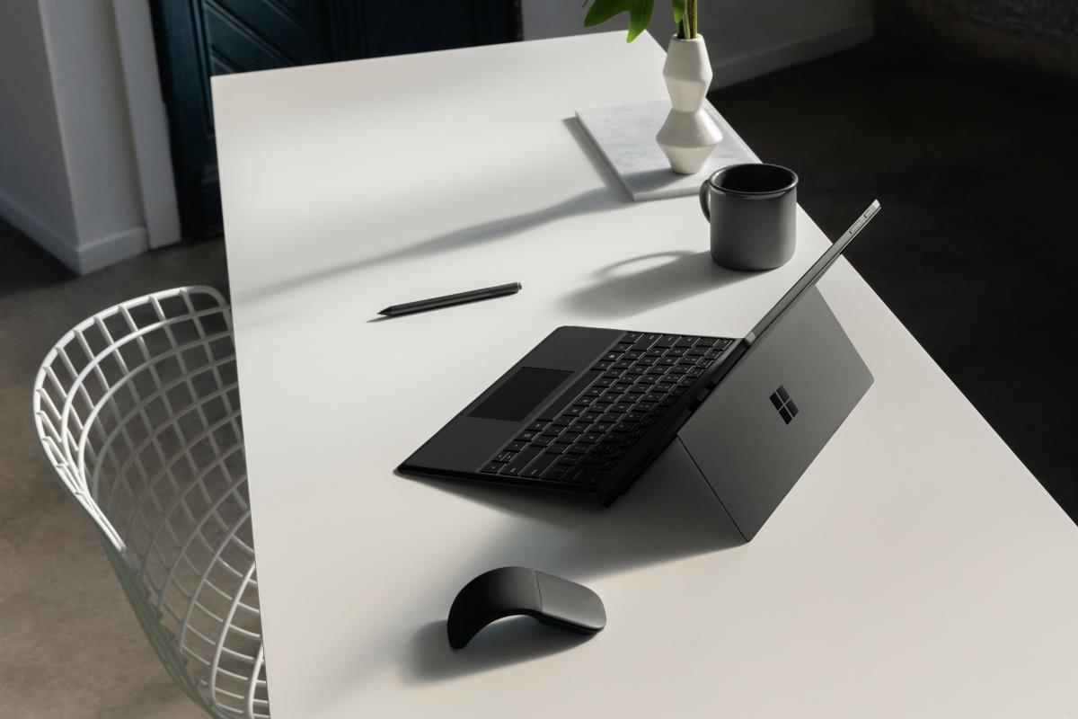 Arc Touch Mouse Black Demo