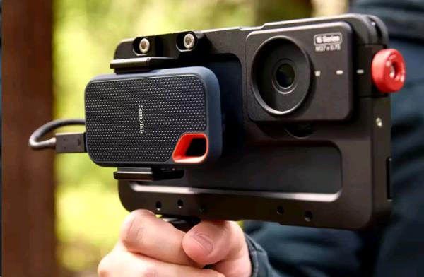 BEASTGRIP x SanDisk Beastcage iPhone 15 Pro Max Creator Kit