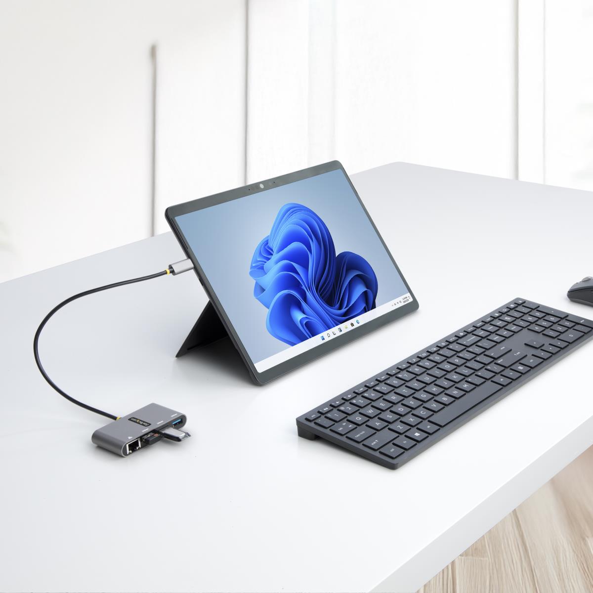 Hub Plus 3-port USB 3.0 Gigabit Ethernet - USB-c - White Bus-powered