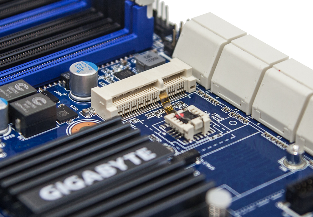 Server Motherboard - ATX - Intel Xeon Processor E5-1600 & E5-2600 V3 / V4  - Mu70-su0