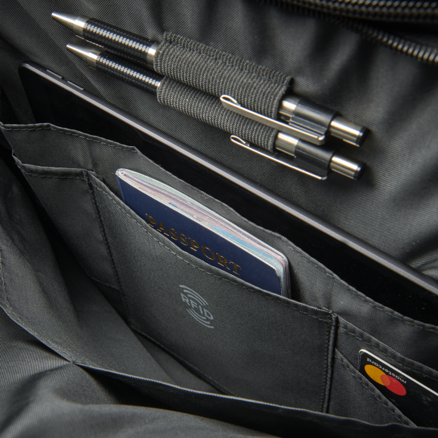Ccp16 - 16in Notebook Case - Black / Polyester