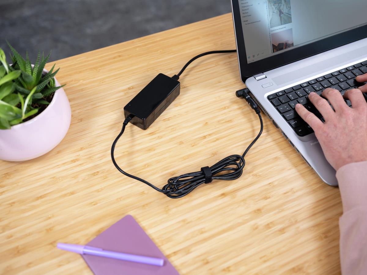 Primo Laptop Charger 45w Black