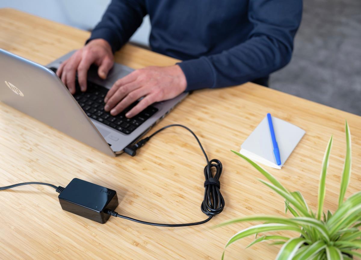 Maxo Laptop Charger 90w Black For Lenovo